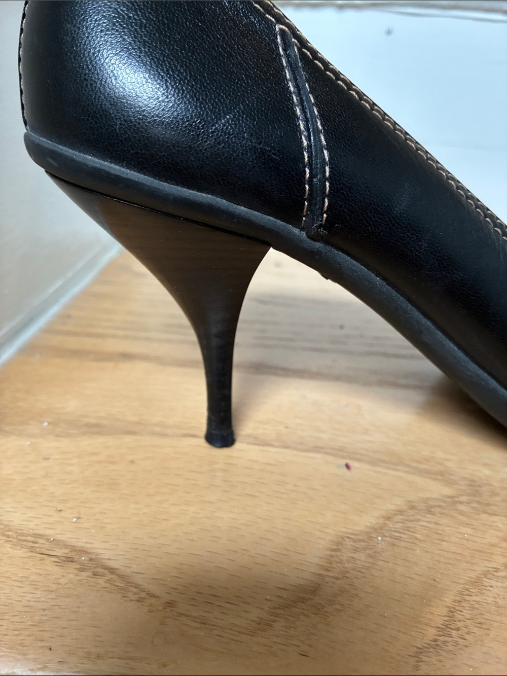Coach Black leather pumps. SZ US9B or M - Picture 7 of 7